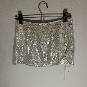Urban Outfitters Sequin Mini Skirt Silver🤍